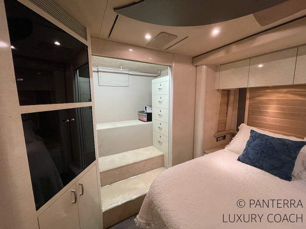 2004 Prevost Marathon XLII For Sale