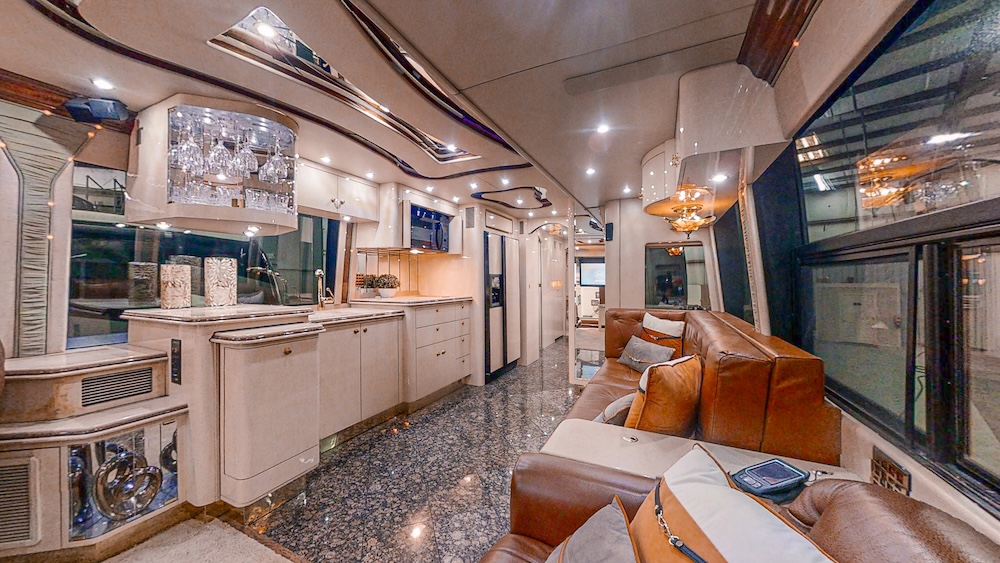 2004 Prevost Parliament H3-45 For Sale