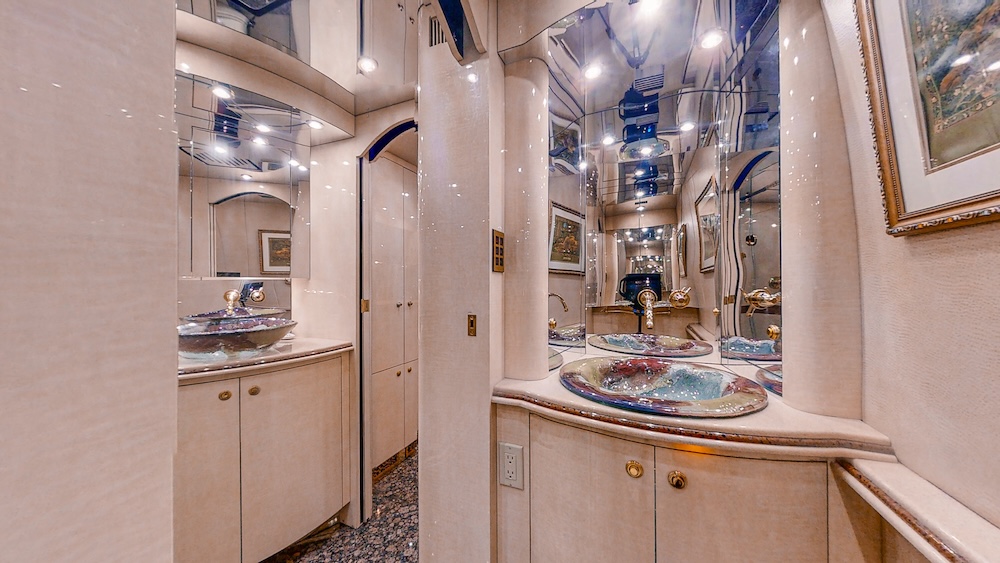 2004 Prevost Parliament H3-45 For Sale