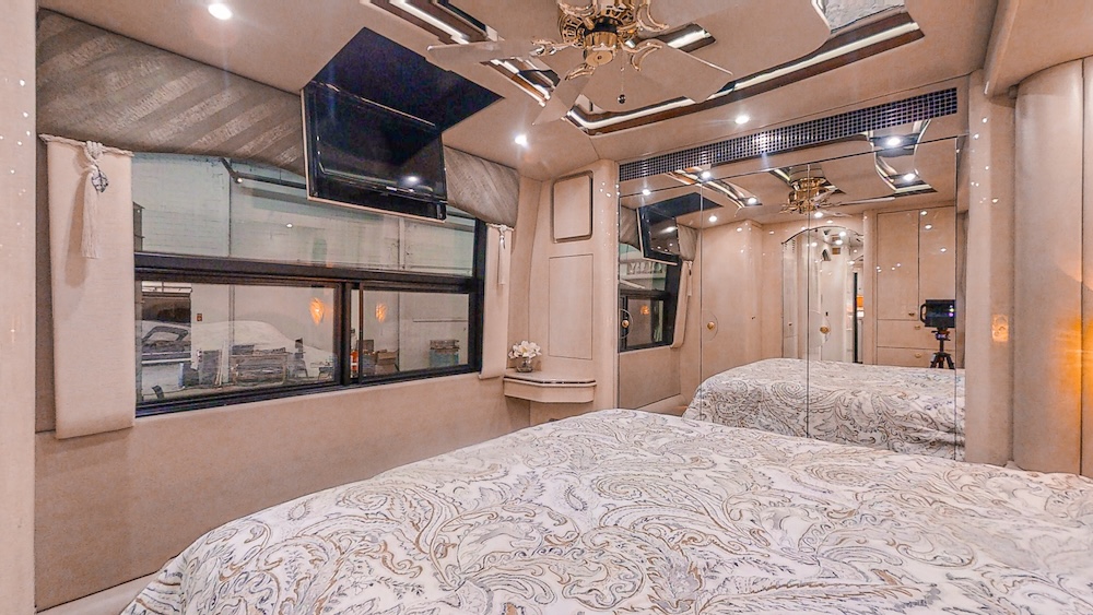 2004 Prevost Parliament H3-45 For Sale