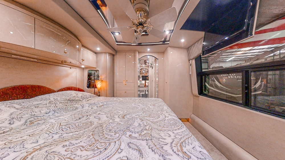 2004 Prevost Parliament H3-45 For Sale