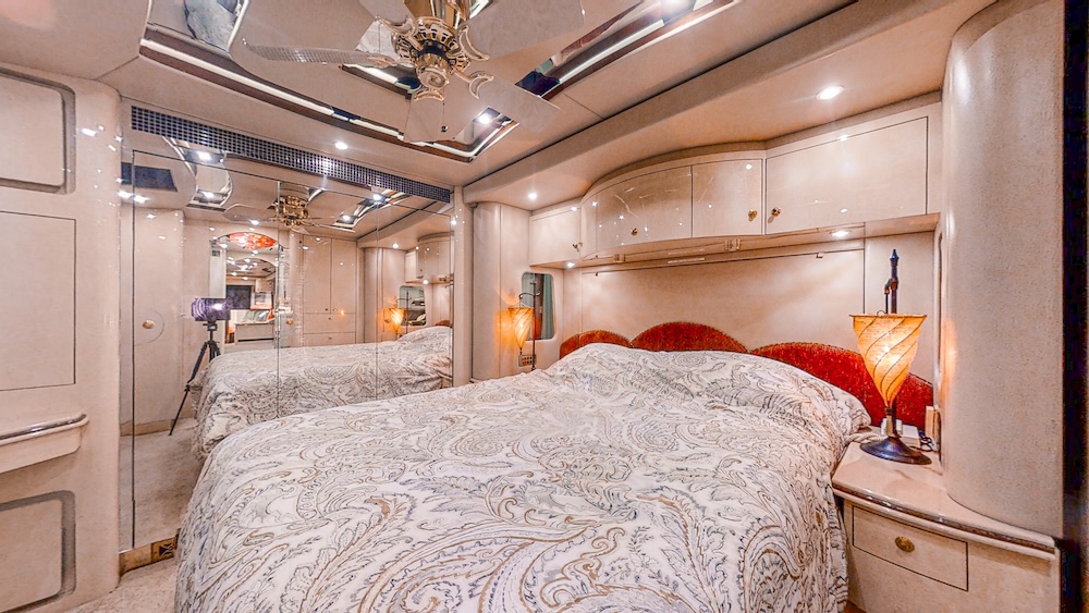 2004 Prevost Parliament H3-45 For Sale