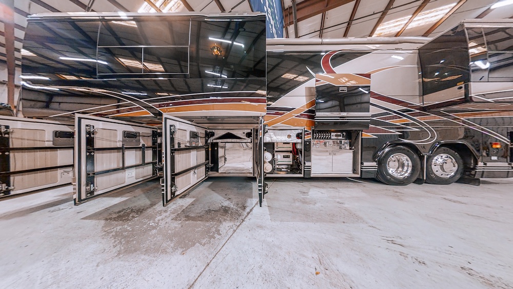 2004 Prevost Parliament H3-45 For Sale