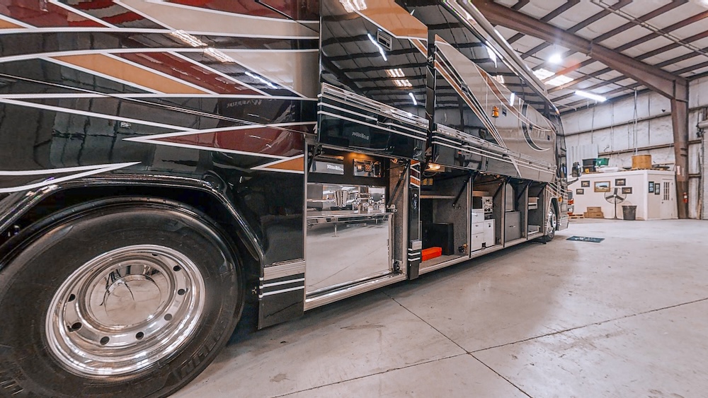 2004 Prevost Parliament H3-45 For Sale