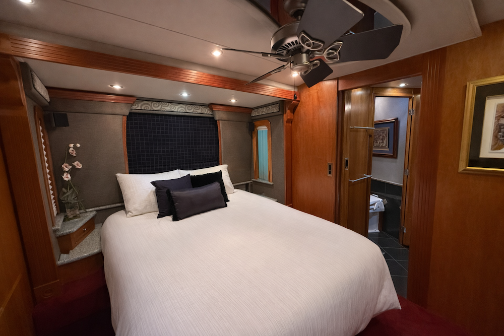 2004 Prevost Royale XLII For Sale