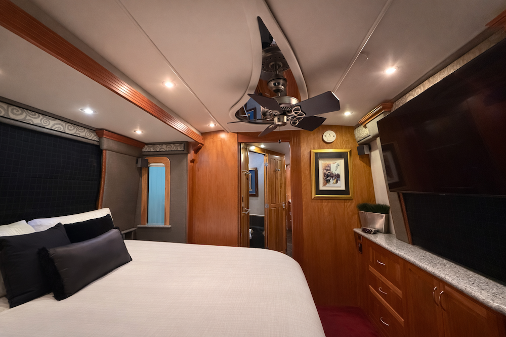 2004 Prevost Royale XLII For Sale