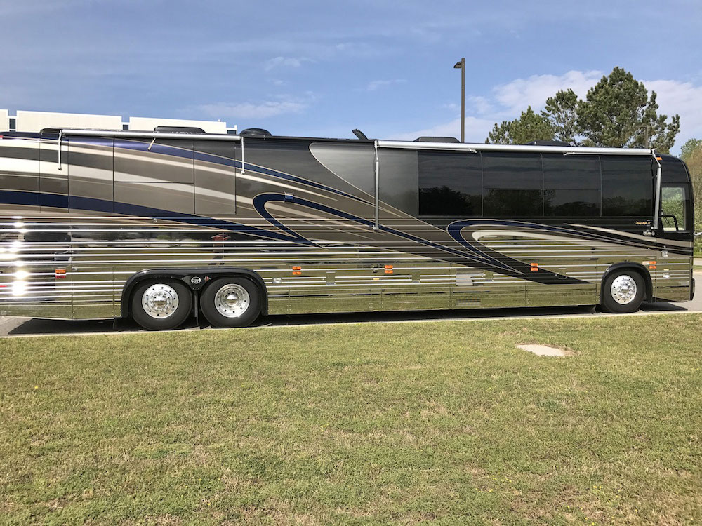 2004 Prevost Featherlite XLII For Sale