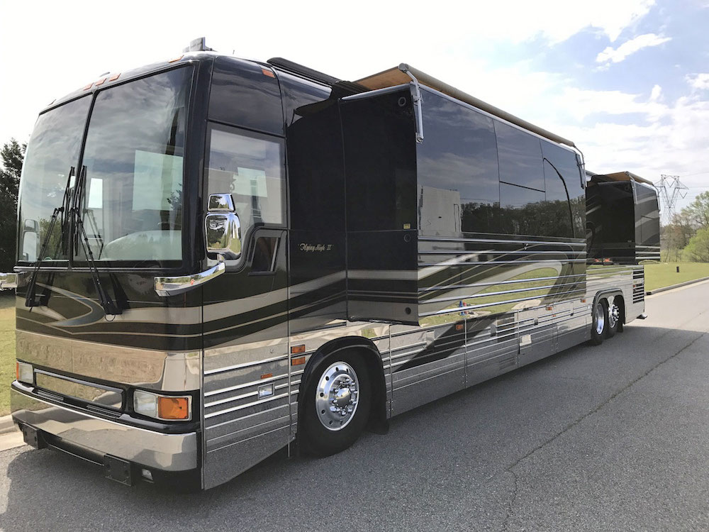 2004 Prevost Featherlite XLII For Sale