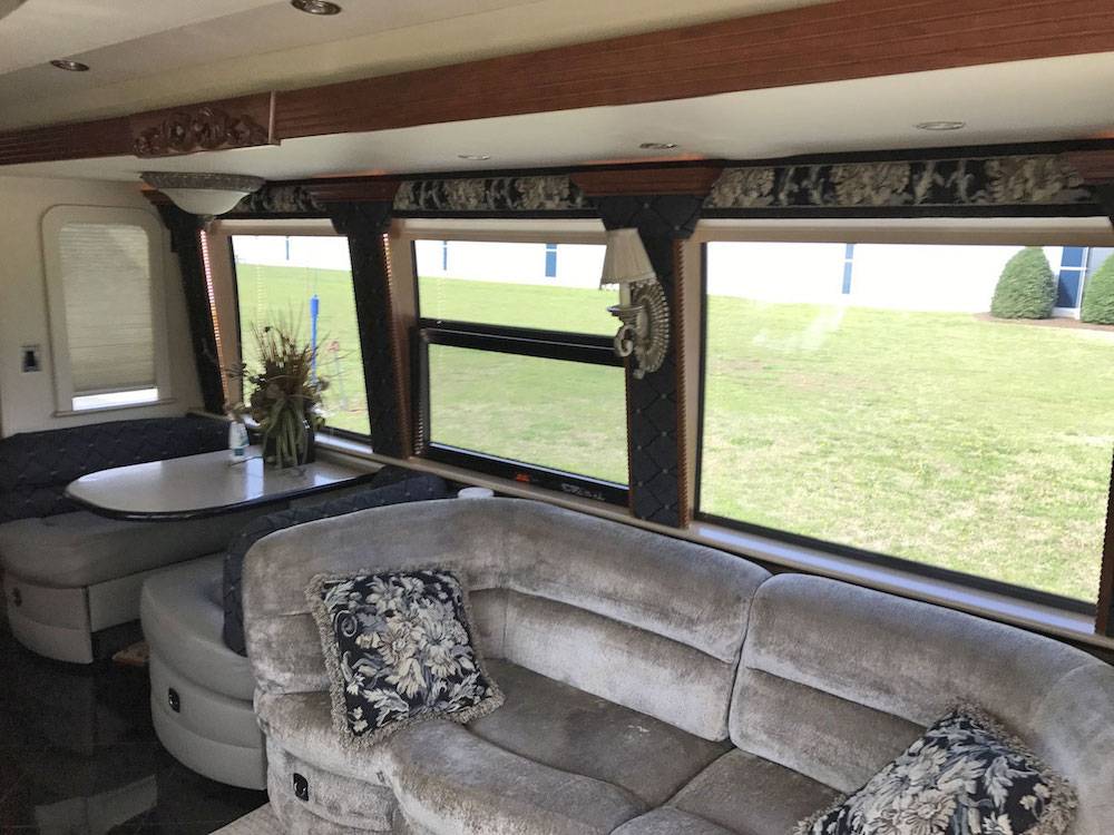 2004 Prevost Featherlite XLII For Sale