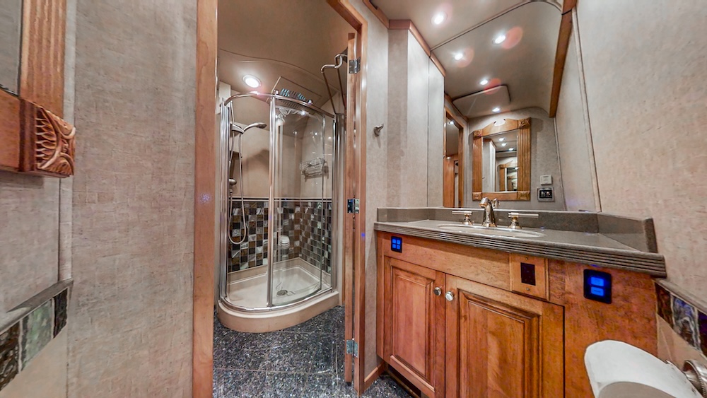 2004 Prevost Royale XLII For Sale