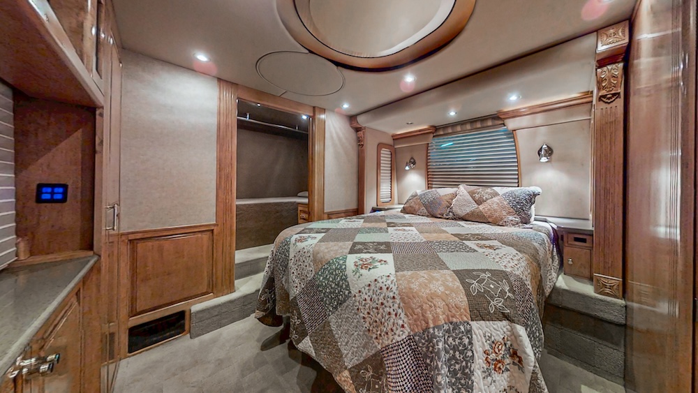 2004 Prevost Royale XLII For Sale