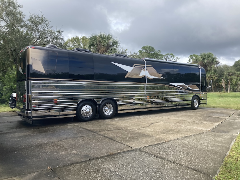 2004 Prevost XLII For Sale