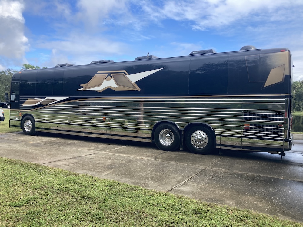 2004 Prevost XLII For Sale