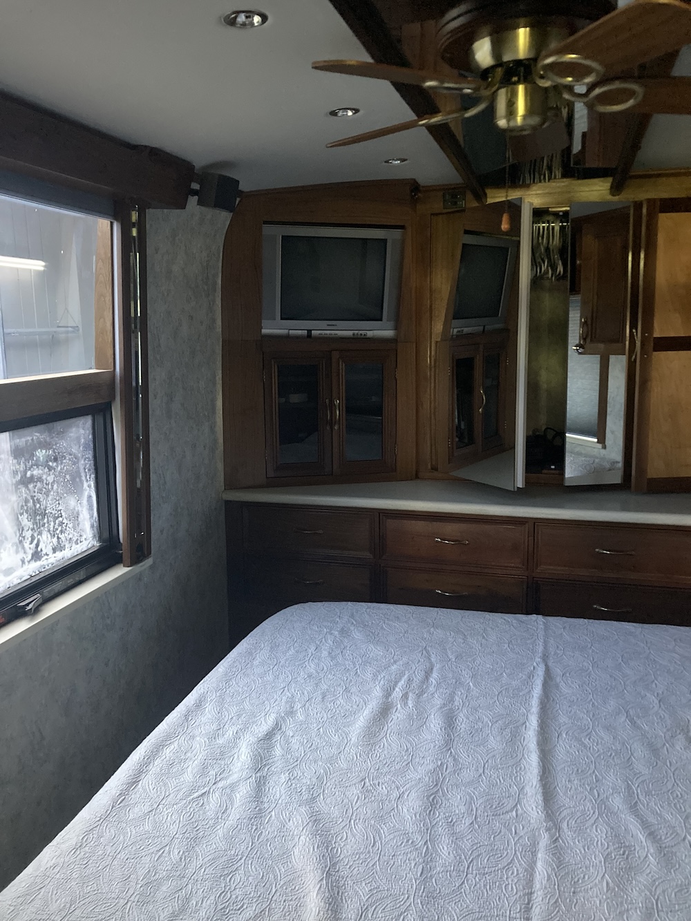 2004 Prevost XLII For Sale