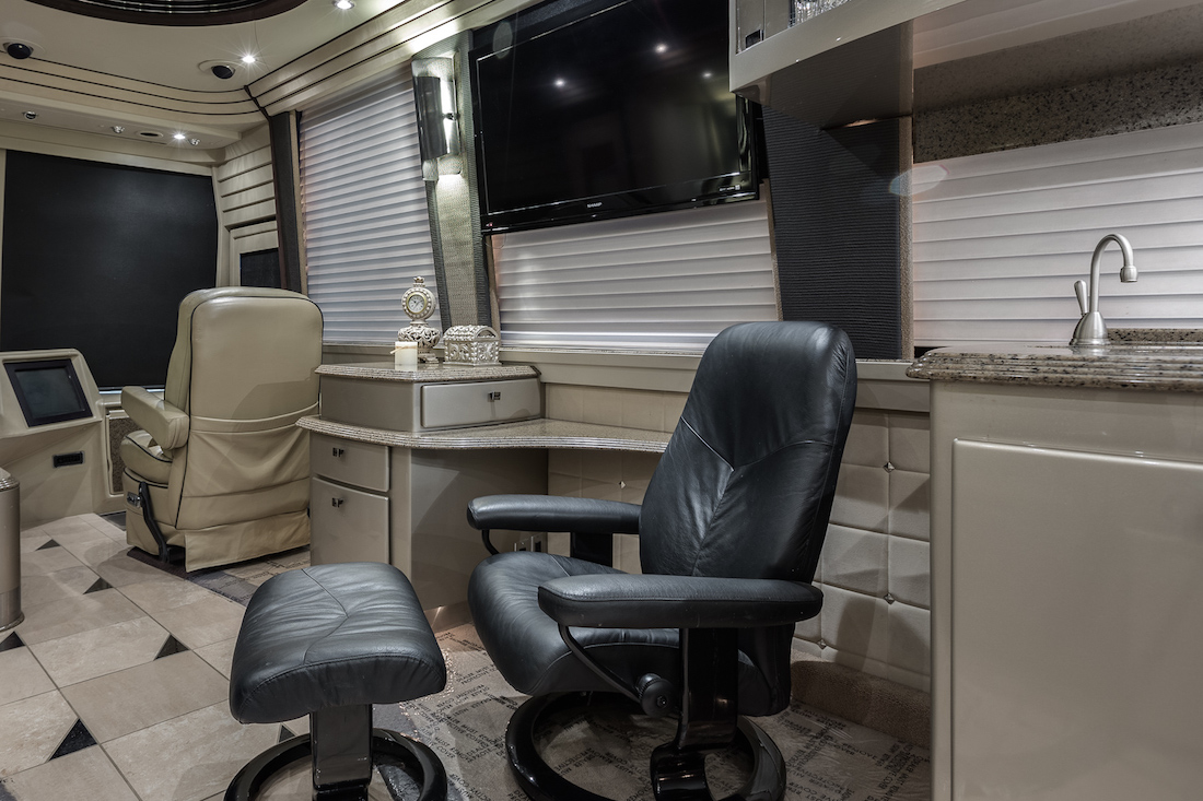 2005 Prevost Country Coach XLII For Sale