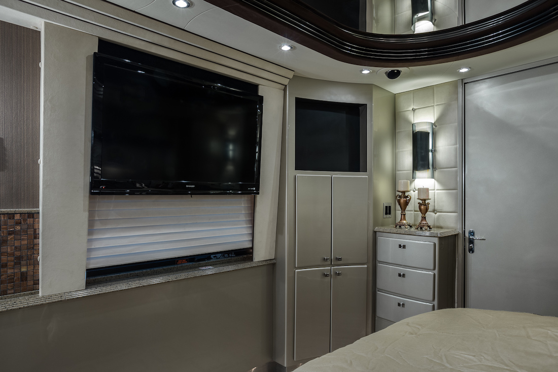 2005 Prevost Country Coach XLII For Sale