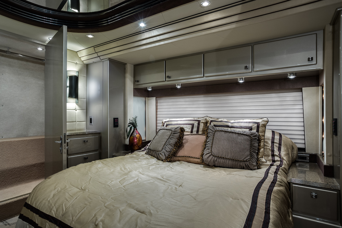 2005 Prevost Country Coach XLII For Sale