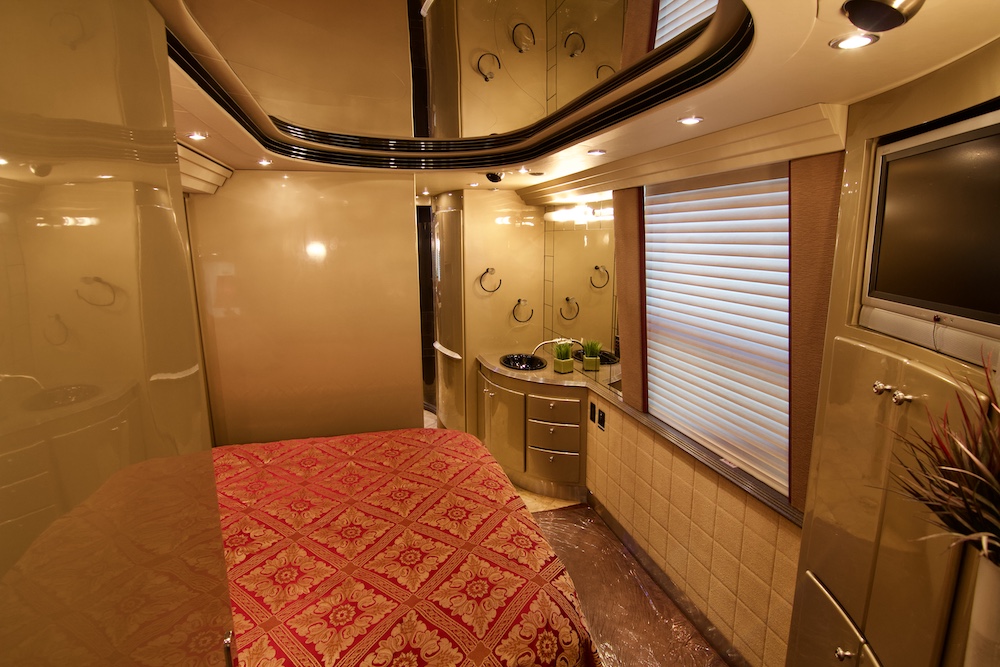 2005 Prevost Country Coach XLII For Sale