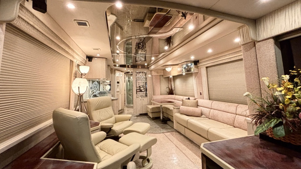 2005 Prevost Featherlite H3-45 For Sale