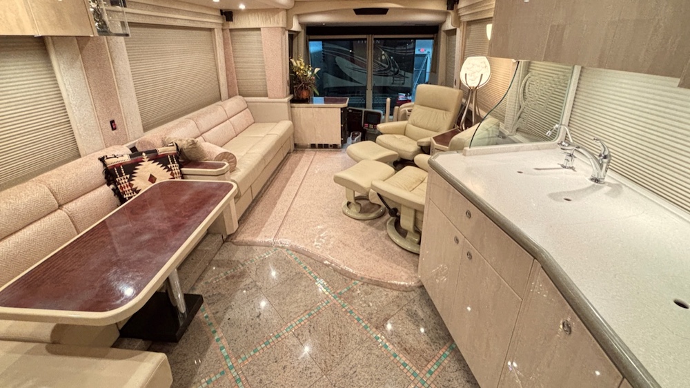2005 Prevost Featherlite H3-45 For Sale