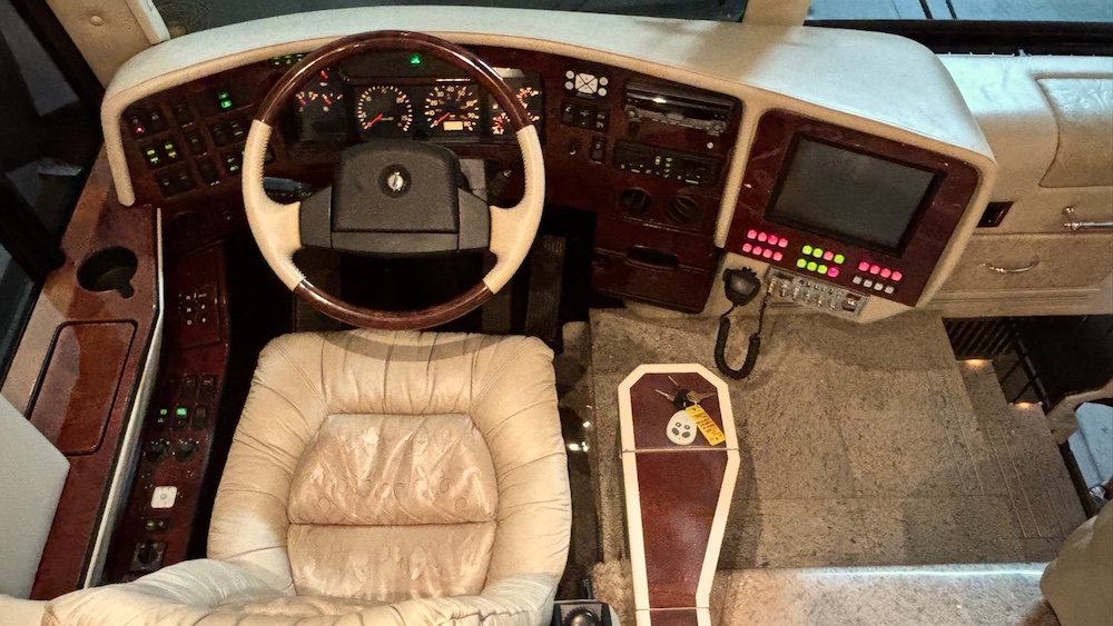 2005 Prevost Featherlite H3-45 For Sale