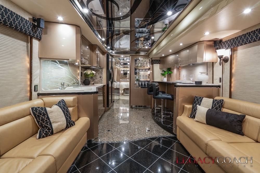 2005 Prevost Featherlite  H3-45 For Sale