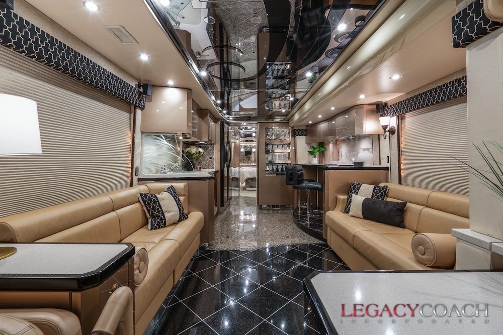 2005 Prevost Featherlite  H3-45 For Sale