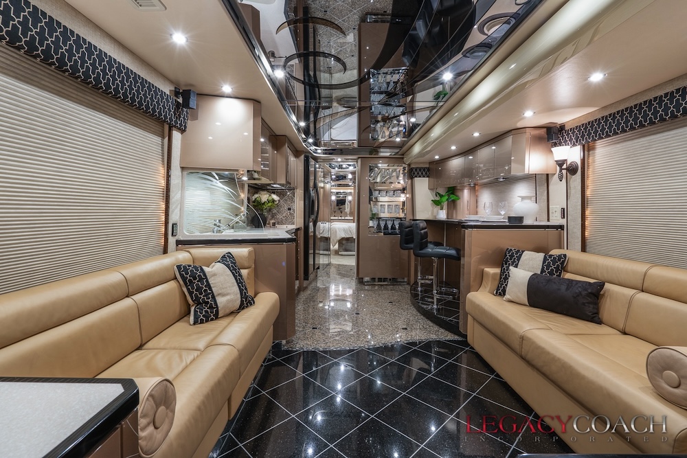 2005 Prevost Featherlite  H3-45 For Sale