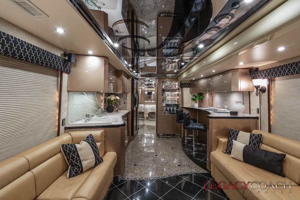 2005 Prevost Featherlite  H3-45 For Sale