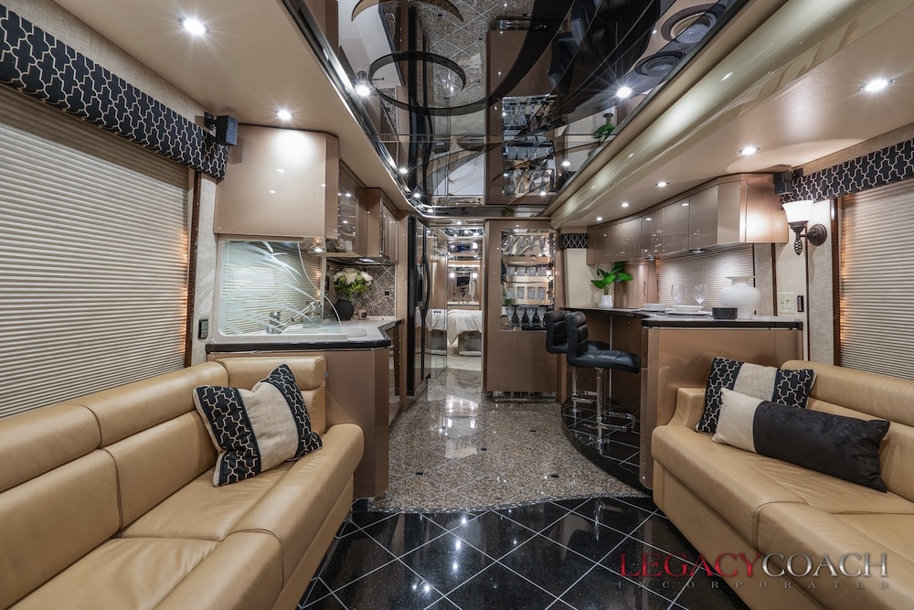 2005 Prevost Featherlite  H3-45 For Sale