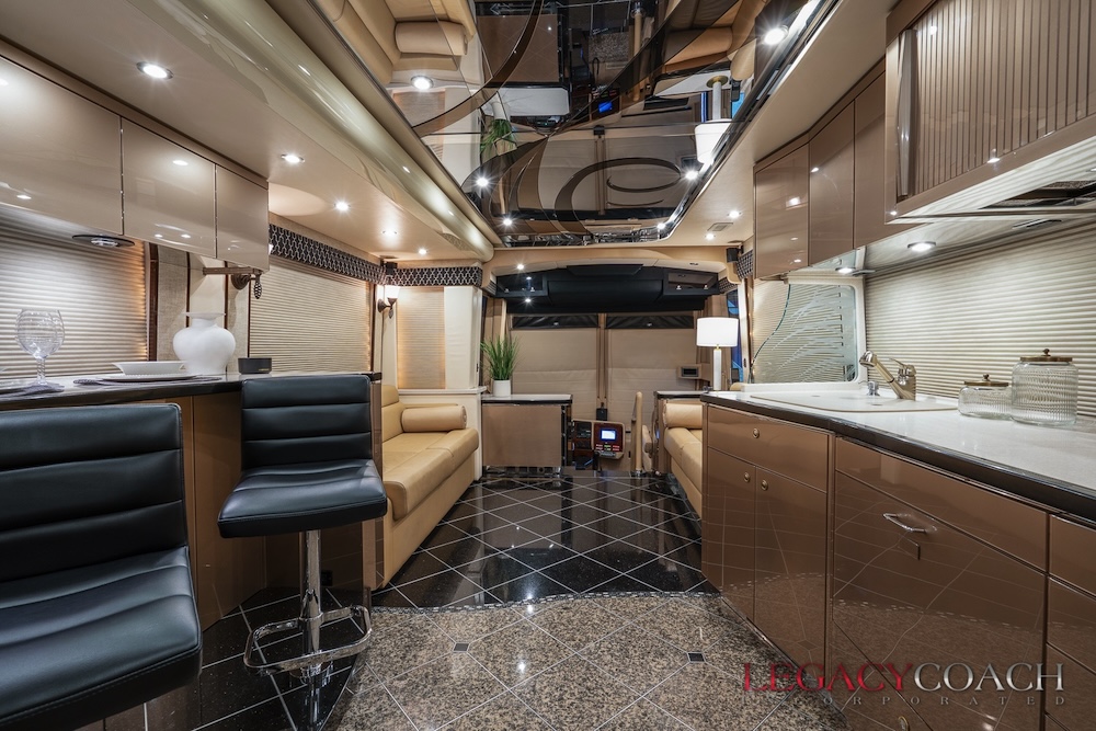 2005 Prevost Featherlite  H3-45 For Sale