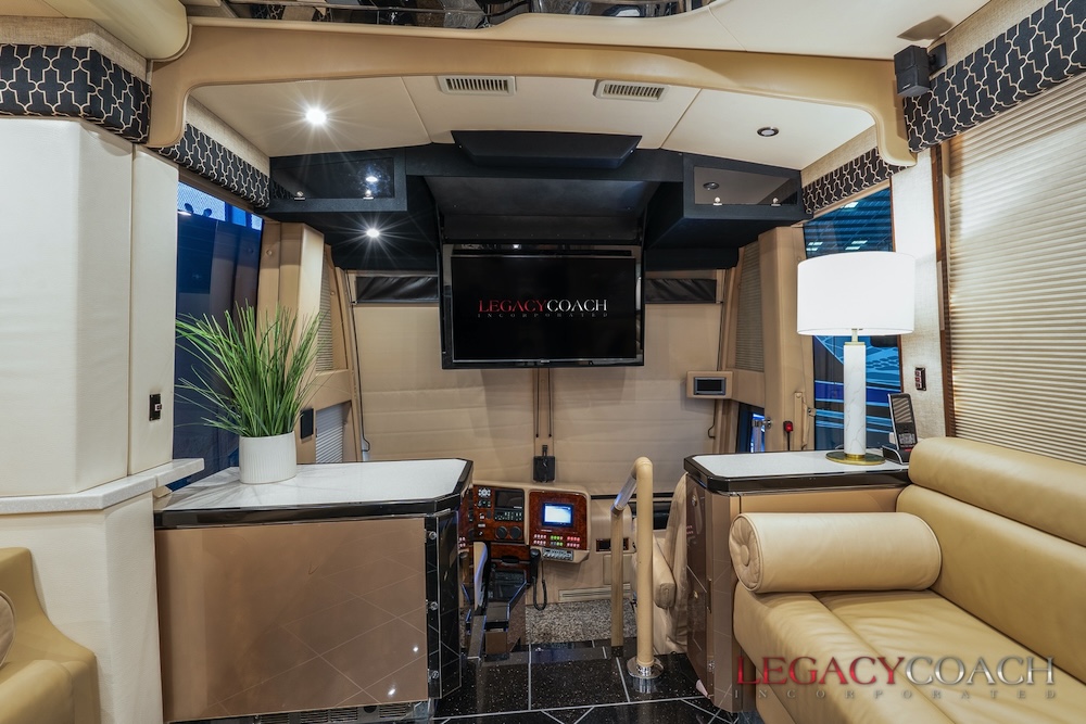 2005 Prevost Featherlite  H3-45 For Sale