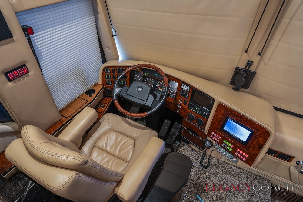 2005 Prevost Featherlite  H3-45 For Sale