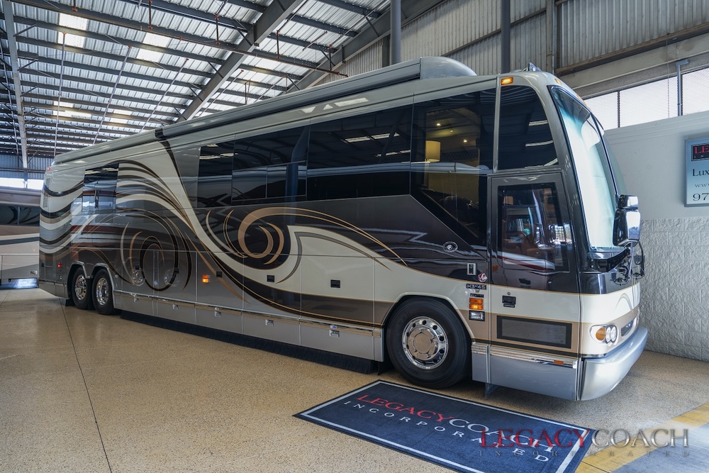 2005 Prevost Featherlite  H3-45 For Sale