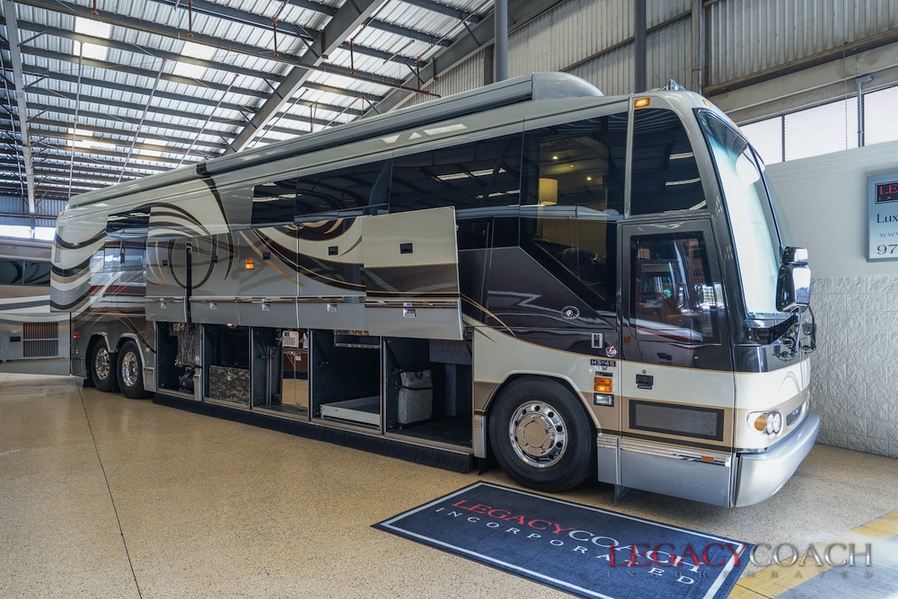 2005 Prevost Featherlite  H3-45 For Sale