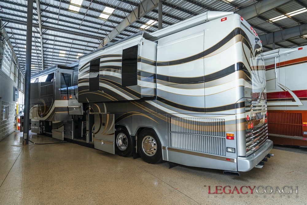 2005 Prevost Featherlite  H3-45 For Sale