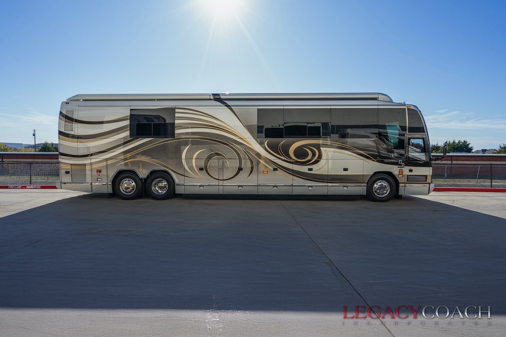 2005 Prevost Featherlite  H3-45 For Sale