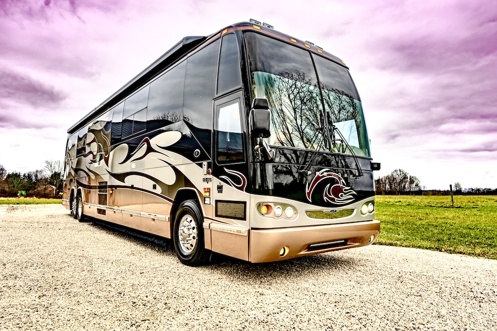 2005 Prevost Featherlite H3-45 For Sale