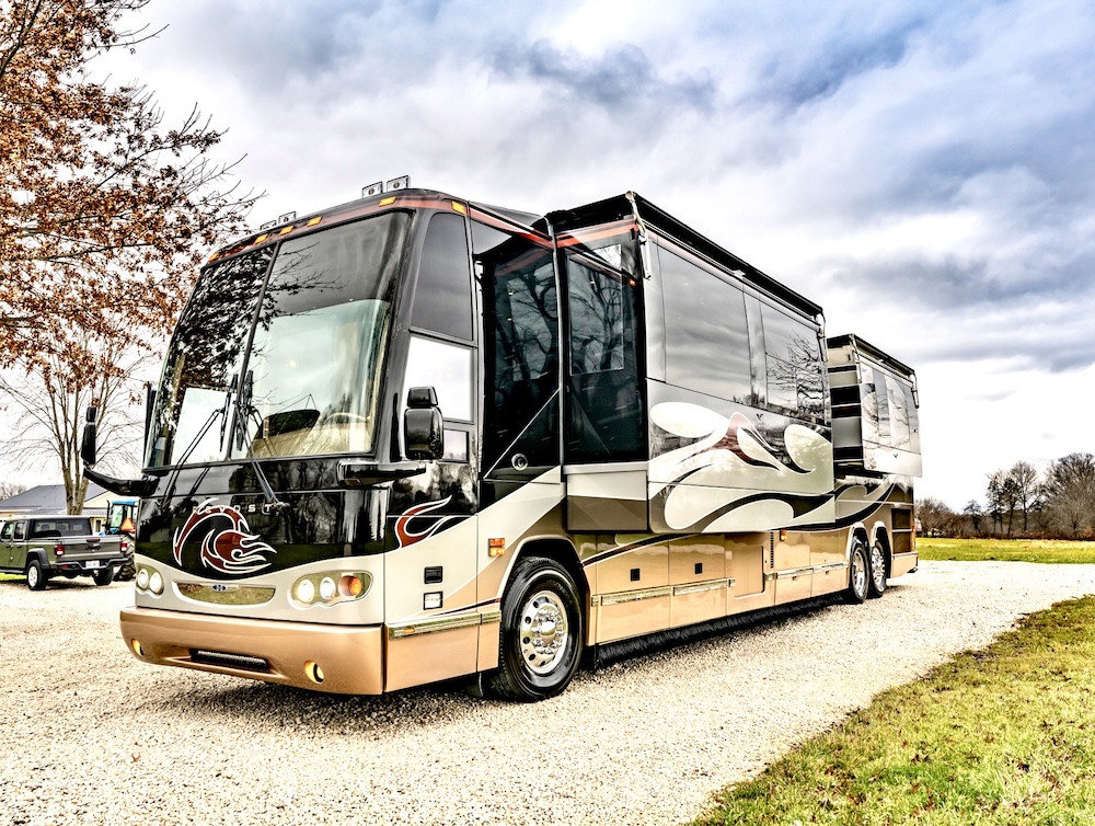 2005 Prevost Featherlite H3-45 For Sale