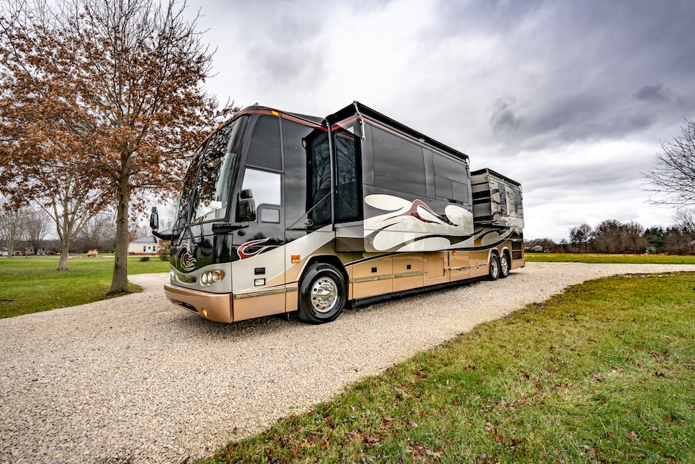 2005 Prevost Featherlite H3-45 For Sale