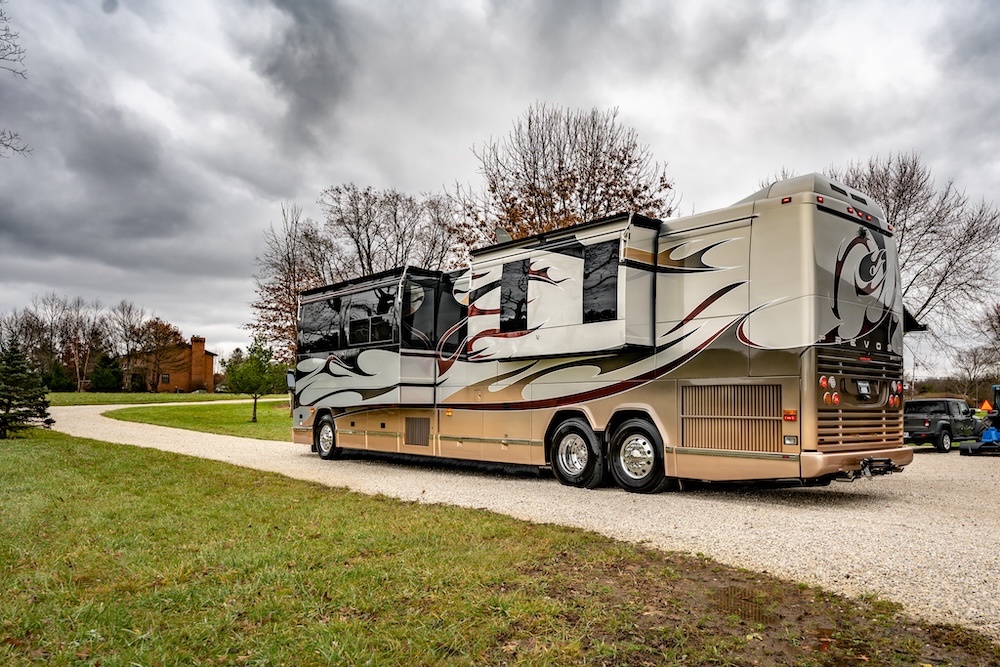 2005 Prevost Featherlite H3-45 For Sale