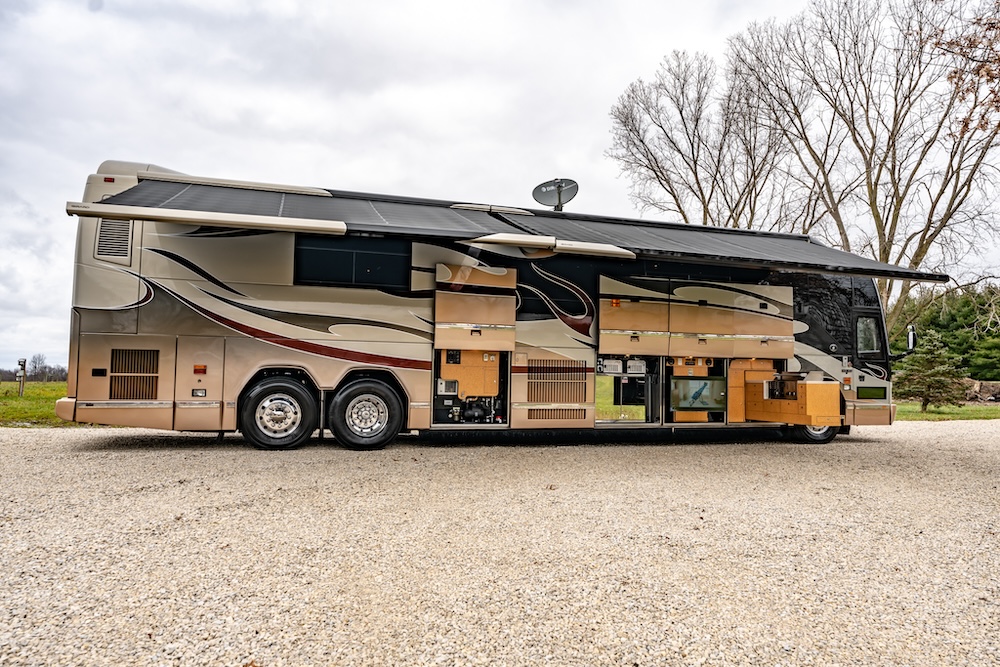 2005 Prevost Featherlite H3-45 For Sale