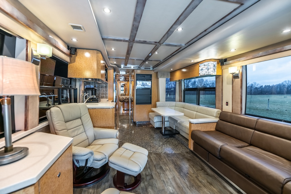 2005 Prevost Featherlite H3-45 For Sale