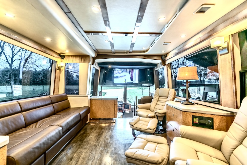 2005 Prevost Featherlite H3-45 For Sale