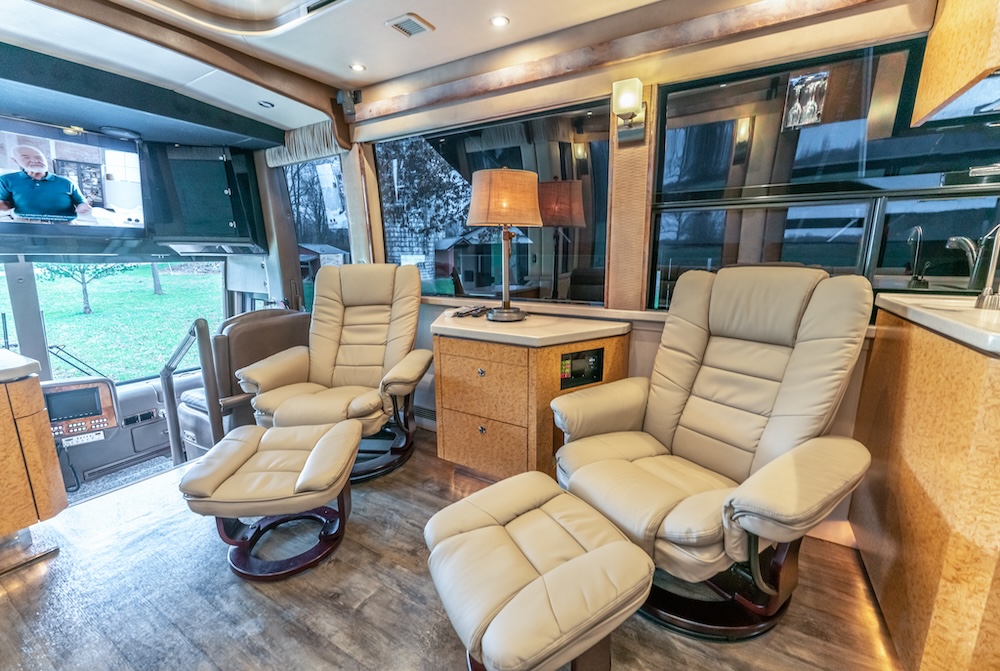 2005 Prevost Featherlite H3-45 For Sale