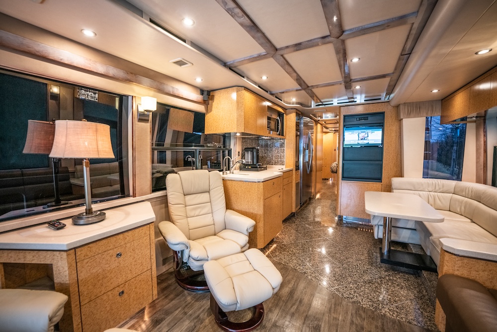 2005 Prevost Featherlite H3-45 For Sale