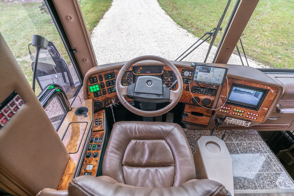 2005 Prevost Featherlite H3-45 For Sale