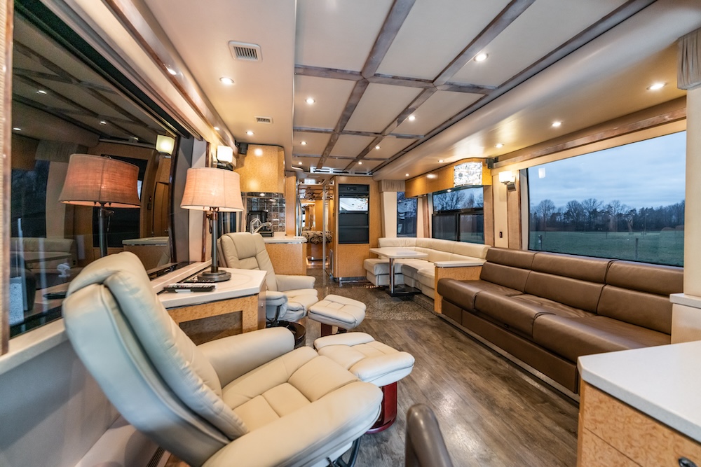 2005 Prevost Featherlite H3-45 For Sale