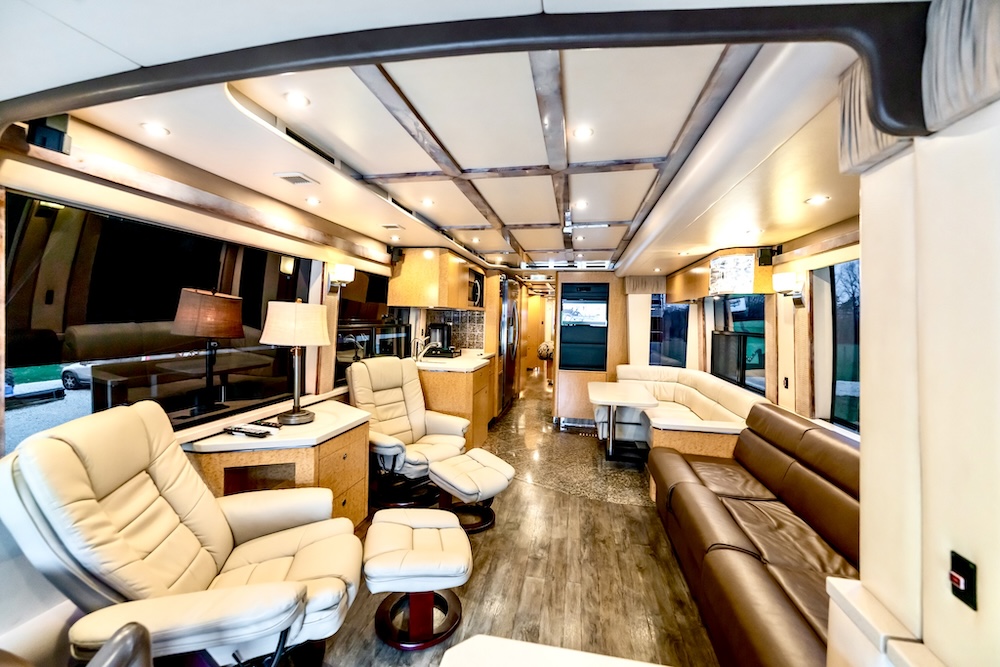 2005 Prevost Featherlite H3-45 For Sale