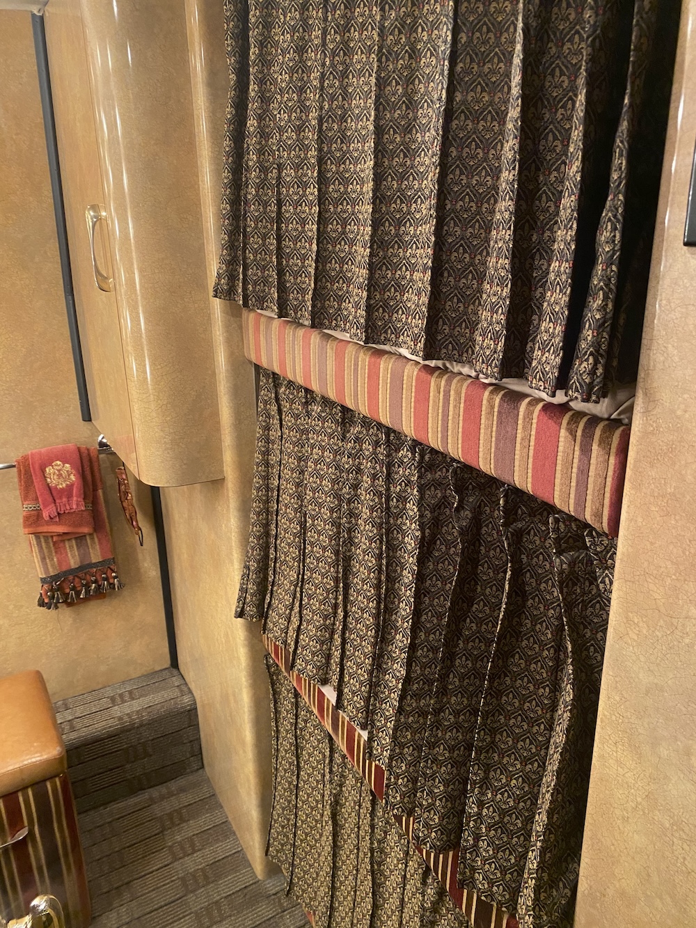 2005 Prevost H3-45 For Sale